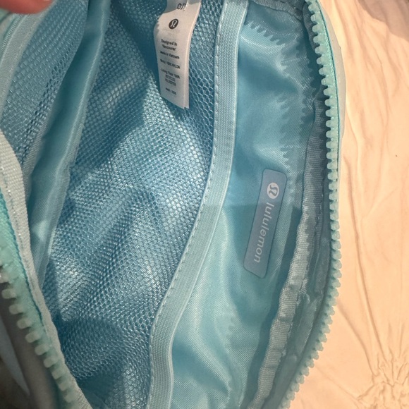 Lululemon Everywhere Belt Bag 1L | Icing Blue / Eton Blue - Picture 10 of 11